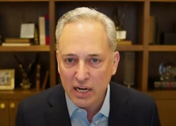 david sacks habla en un podcast