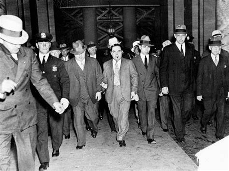 La mafia estadounidense dio origen a lo que hoy en día conocemos como lavado de dinero.
