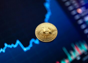 Patrones históricos sugieren que Bitcoin podría iniciar un ciclo alcista de 12 meses, según un análisis técnico compartido en X.