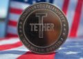 Imagen generada por la IA Grok de una moneda de Tether con la bandera de EE. UU.