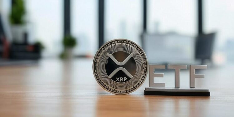 Moneda de XRP junto a las letras ETF.