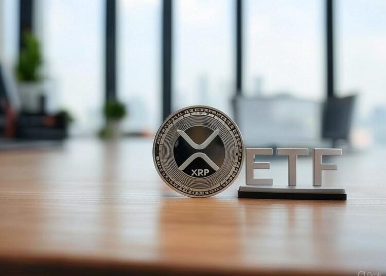 Moneda de XRP junto a las letras ETF.