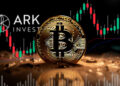 moneda de bitcoin con un gráfico de fondo y el logo de Ark Invest.