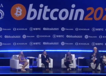 Cynthia Lummis y otros políticos en la Bitcoin Conference 2025 que se celebra en Las Vegas.