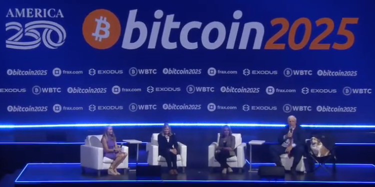 Cynthia Lummis y otros políticos en la Bitcoin Conference 2025 que se celebra en Las Vegas.
