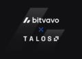 Logo de alianza entre Bitvavo y Talos con fondo negro y en blanco los logos de ambas empresas
