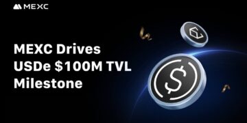 Imagen promocional de MEXC que celebra el hito de alcanzar $100M USD en TVL (valor total bloqueado) con USDe. La imagen presenta un fondo oscuro con un gradiente azul, monedas digitales con los símbolos de USDe y $ flotando.