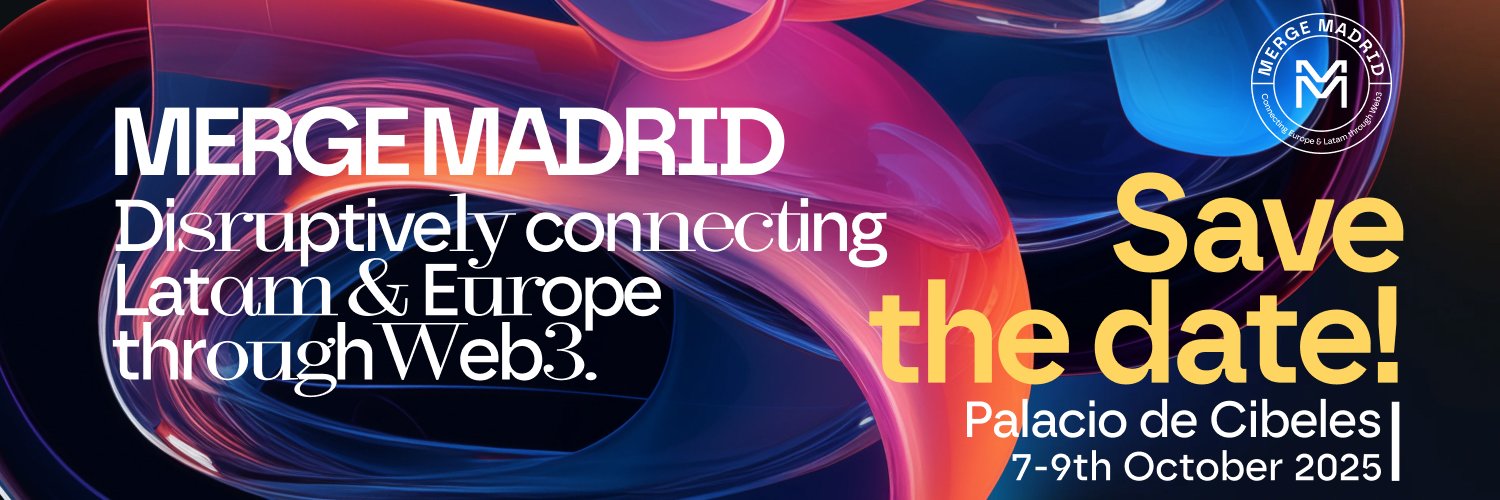 Cartel de Merge Madrid 2025, con texto en blanco y amarillo sobre fondo abstracto con colores vibrantes como rojo, azul y púrpura. Destaca "Disruptively connecting Latam & Europe through Web3" y "Save the date! Palacio de Cibeles | 7-9th October 2025". Incluye el logo de Merge Madrid.