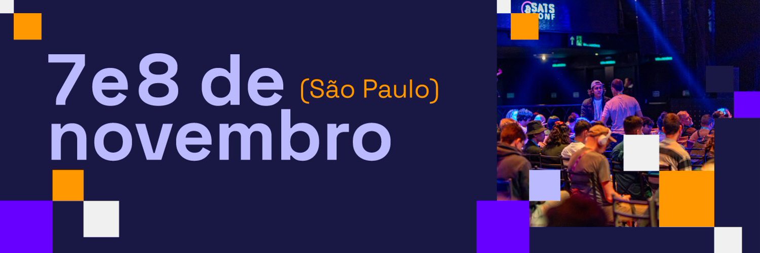 Banner promocional del evento con la fecha "7 e 8 de novembro (São Paulo)" en letras grandes y violetas sobre un fondo azul oscuro. A la derecha, una foto de una conferencia con audiencia sentada y una pantalla que dice "SATSCONF".