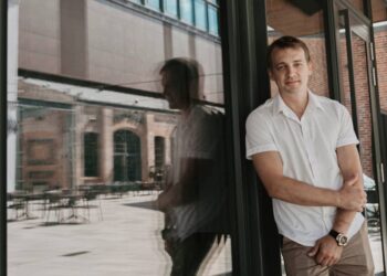 Foto de Volodymyr Nosov durante un torneo internacional celebrado por WhiteBIT.