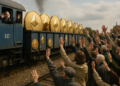 Un tren de carga con monedas físicas de ETH y gente saludando.