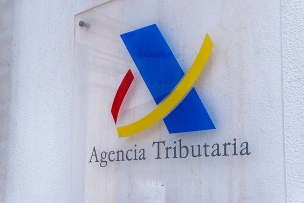 Foto fachada de una oficina de la AEAT.
