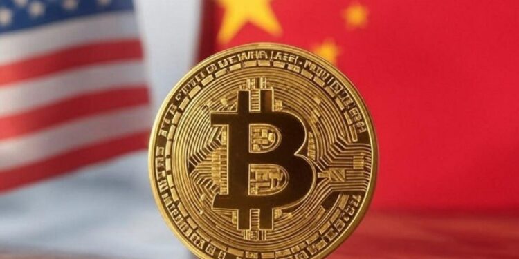 moneda de bitcoin y las banderas de China y EE. UU.