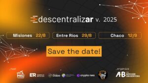 Anuncio del evento “Descentralizar v. 2025” con fechas y sedes en Argentina: Misiones el 22 de agosto, Entre Ríos el 29 de agosto y Chaco el 12 de septiembre. El diseño tiene un fondo oscuro con tonos naranjas y gráficos de conexiones en red, junto al mensaje “Save the date!” y logos de entidades anfitrionas y organizadoras como la ONG Bitcoin Argentina.