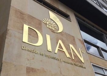 Fotografía fachada de la DIAN de Colombia.