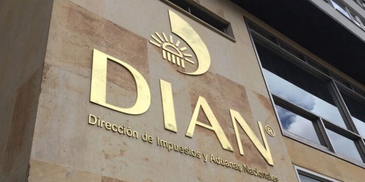 Fotografía fachada de la DIAN de Colombia.