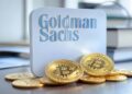 logotipo de goldman sachs con varias monedas de bitcoin