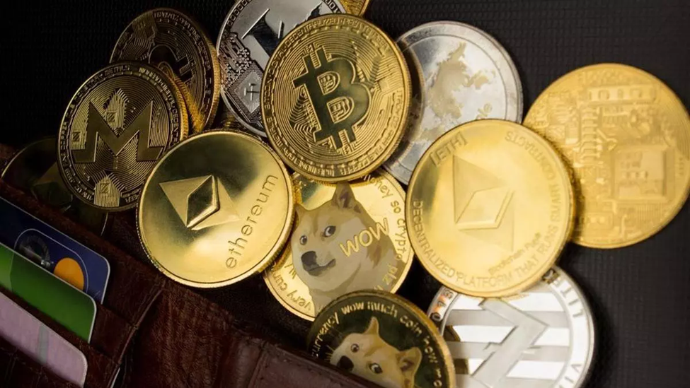 En la imagen, varias criptomonedas como Bitcoin, Ethereum y Monero. 