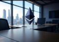 logo de ethereum en un ambiente de oficina