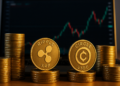 2 monedas doradas: una de XRP y otra de USDC.