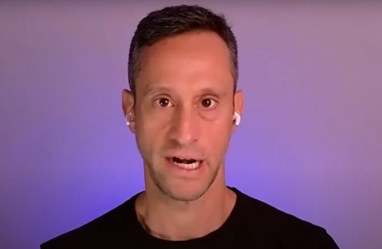 Captura de pantalla de Scott Melker en un podcast.