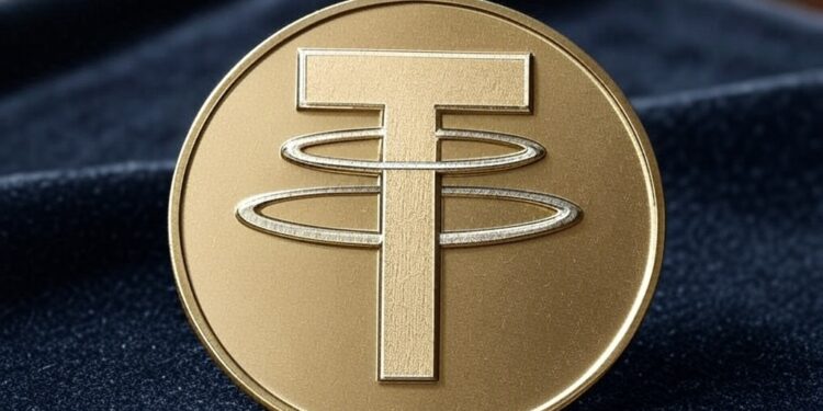 Una moneda dorada con el logo de la empresa Tether.