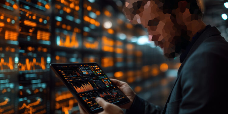 hombre on rostro distorsionado para no ejercer reconocimiento facil y kyc haciendo trading en tablet con graficos de precio y mercado en pantallas de fondo