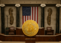 Una moneda de BTC dentro de un recinto legislativo de EE.UU.