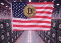 Un galpón con ASIC de BTC y una bandera de EE. UU.