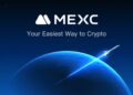 Un cohete saliendo de la orbita terrestre en color azul y el logo del exchange MEXC arriba y al centro.