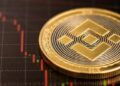 Moneda BNB sobre un gráfico de precios.