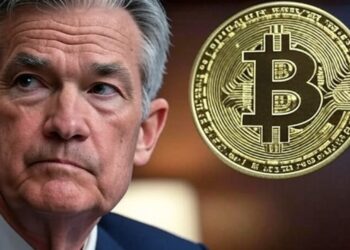 Jerome Powell al lado de Bitcoin.