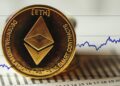 ETH sobre una gráfica de precios.