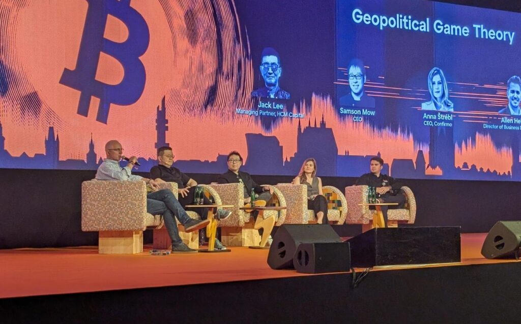 Fotografía tomada por CriptoNoticias en Prague BTC, donde se ve Samson Mow y otros ponentes.