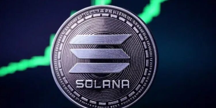 Moneda de solana con gráficas verdes.