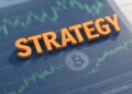 Strategy en una gráfica de mercados en verde y bitcoin.