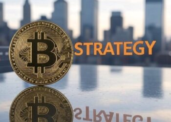Bitcoin, el nombre de la empresa Strategy y gráficas de precio de mercado.