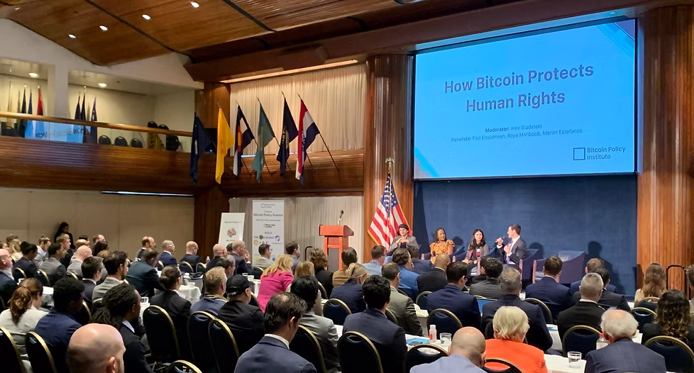 Foto de la Cumpre de Política de Bitcoin.
