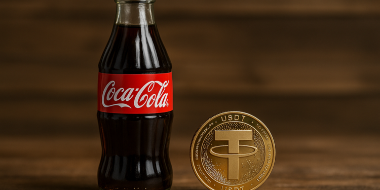 Una botella de Coca-Cola y una moneda física de USDT.