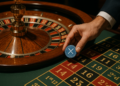Una ruleta con una ficha que tiene el logo de Ripple.
