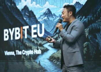 CEO de Bybit EU presentando al equipo regional.