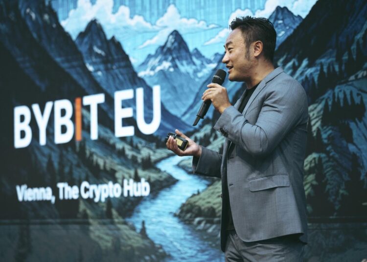 CEO de Bybit EU presentando al equipo regional.