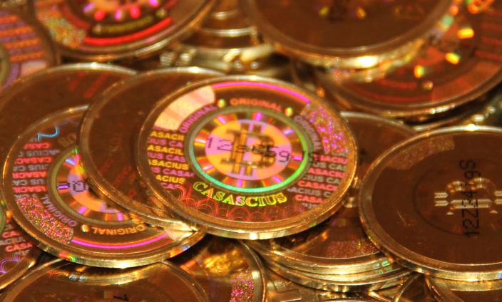 Un lote de monedas Casascius de bitcoin.