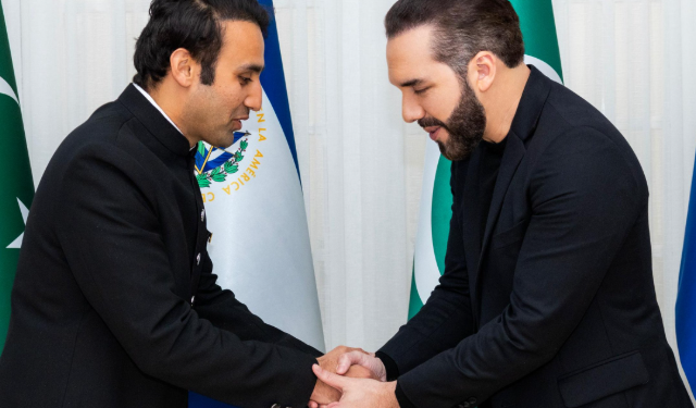 Bilal Bin Saqib de Pakistán y Nayib Bukele, presidente de El Salvador hablaron sobre bitcoin.
