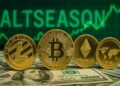 Criptomonedas sobre dinero con gráficas en verde de fondo y la palabra altseason.