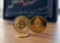 moneda de bitcoin y ether.