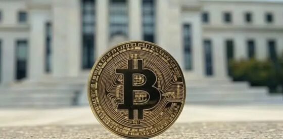 Bitcoin está a la espera del discurso de Powell esta tarde