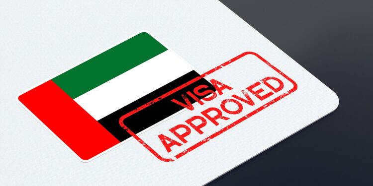 Bandera de Emiratos Árabes Unidos con el sello "visa aprobada".