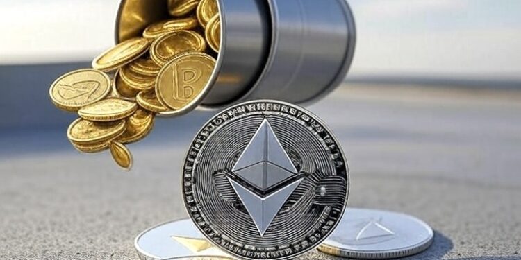 Monedas caen alrededor de una moneda plateada de Ethereum.