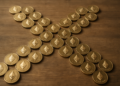 Ethereum conforma una cruz dorada.